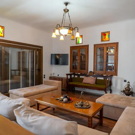 Villa Stagiates וילה *