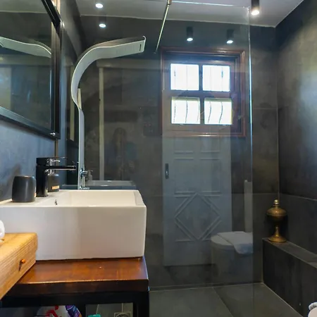 Villa Stagiates וילה *