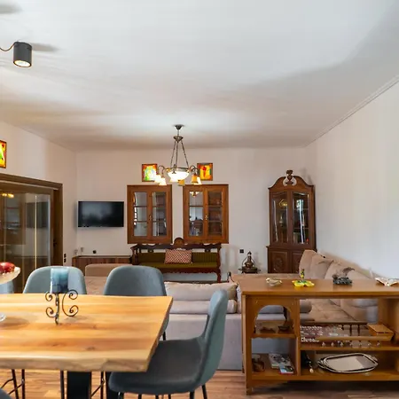 Villa Stagiates וילה